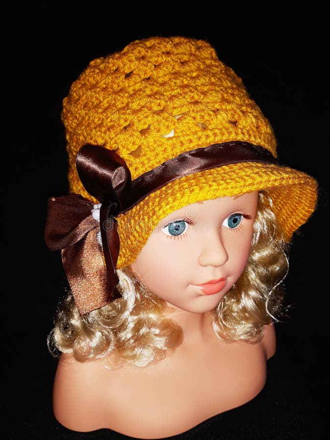 Handmade шляпа зимы дам вязания крючком стоковое изображение
